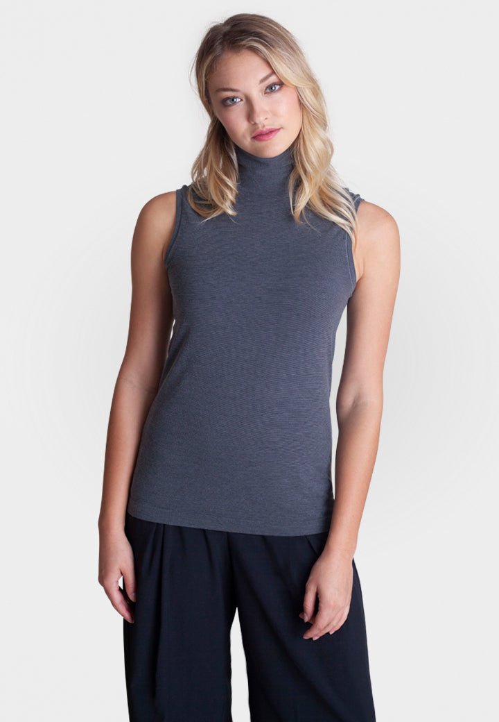 Sleeveless Turtleneck Shirt - Trendy