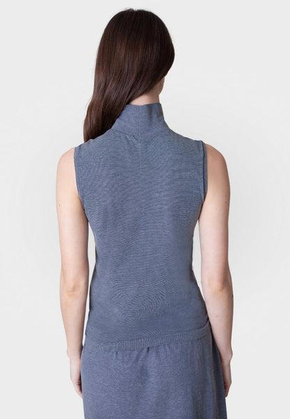 Sleeveless Turtleneck Shirt - Trendy
