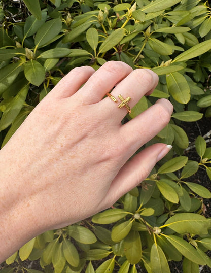 Textured Wrapped Cross Ring - Trendy