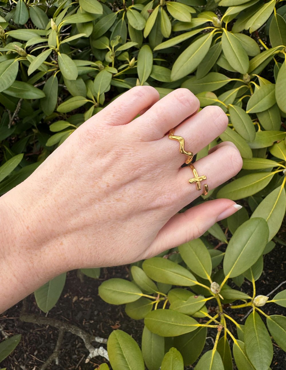 Textured Wrapped Cross Ring - Trendy